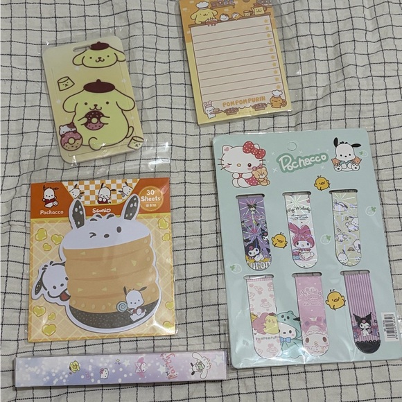 Sanrio Hello Kitty & Friends Bundle - Picture 4 of 6